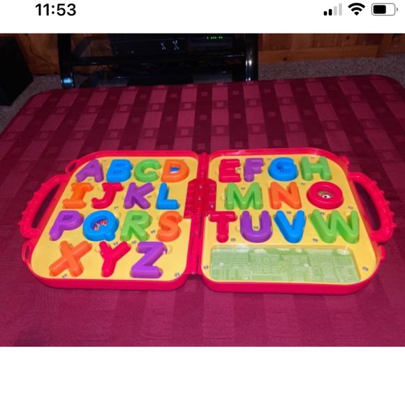 Playskool Elmo’s On-The-Go Letters (Alphabet in Case) - Picture 2 of 12